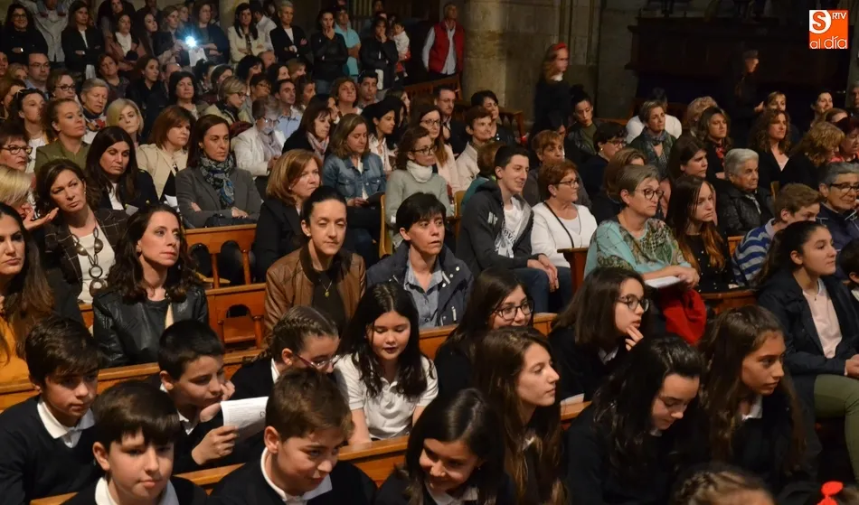 Foto 5 - La Comunidad Educativa de Misioneras-Santa Teresa despide mayo con una eucarist&iacute;a conjunta  