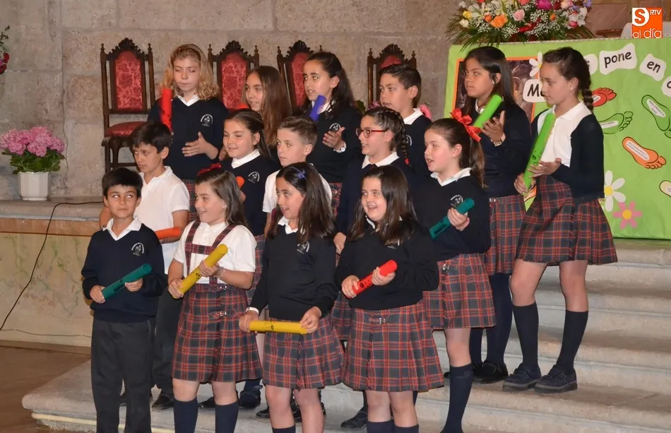 Foto 8 - La Comunidad Educativa de Misioneras-Santa Teresa despide mayo con una eucarist&iacute;a conjunta  