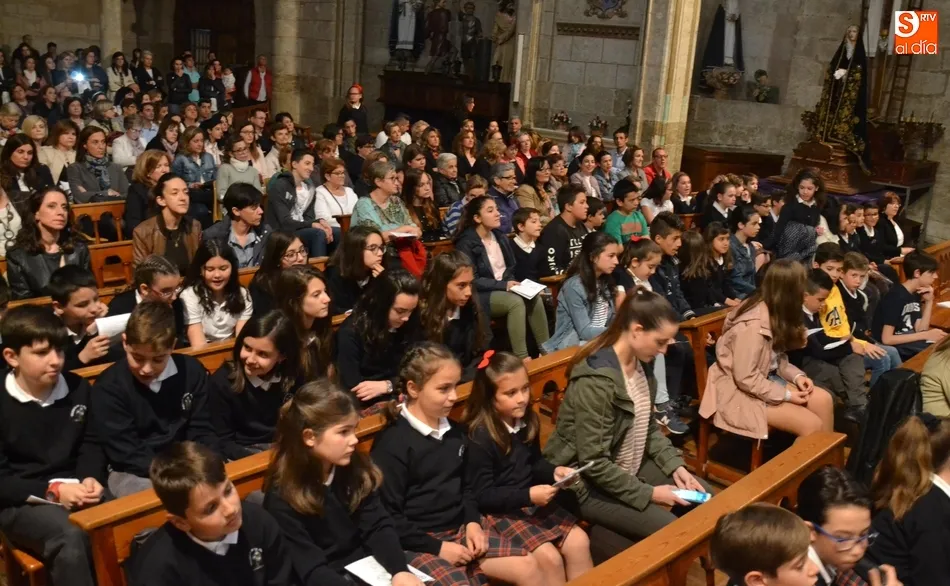 La Comunidad Educativa de Misioneras-Santa Teresa despide mayo con una eucaristía conjunta  