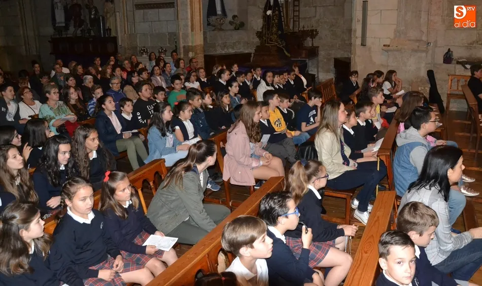 Foto 7 - La Comunidad Educativa de Misioneras-Santa Teresa despide mayo con una eucarist&iacute;a conjunta  