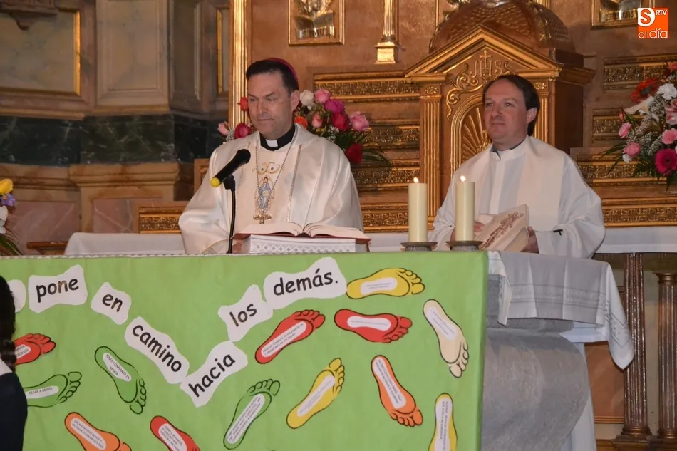 Foto 3 - La Comunidad Educativa de Misioneras-Santa Teresa despide mayo con una eucarist&iacute;a conjunta  