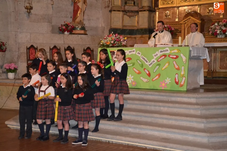 Foto 2 - La Comunidad Educativa de Misioneras-Santa Teresa despide mayo con una eucarist&iacute;a conjunta  