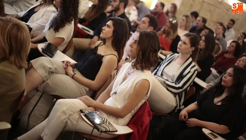 La ceremonia académica tuvo lugar en el Aula de Grados de la UPSA. Foto de Alejandro López