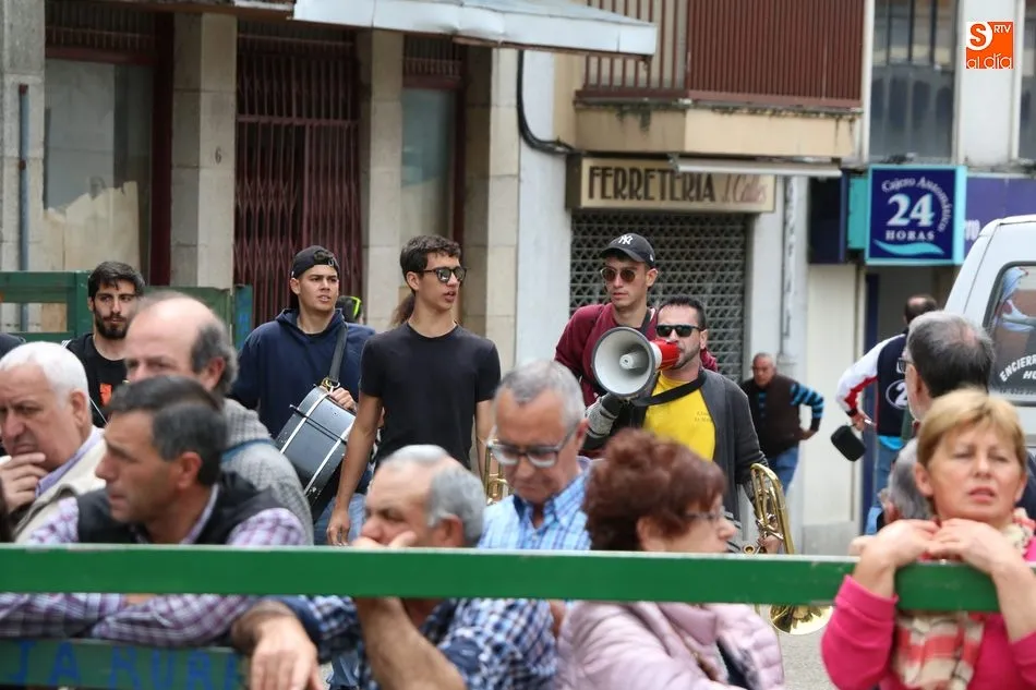 Foto 7 - Un novillo escapa del recorrido en el primer encierro del Corpus de Vitigudino  