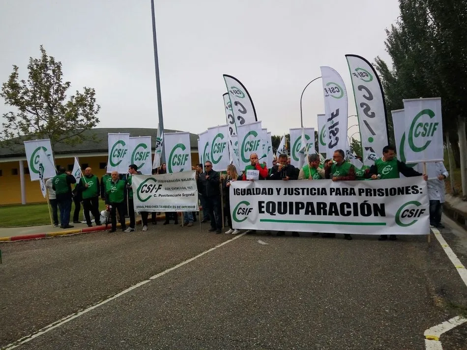 Foto 5 - Csif pide en Topas la equiparaci&oacute;n salarial de los empleados p&uacute;blicos de prisiones