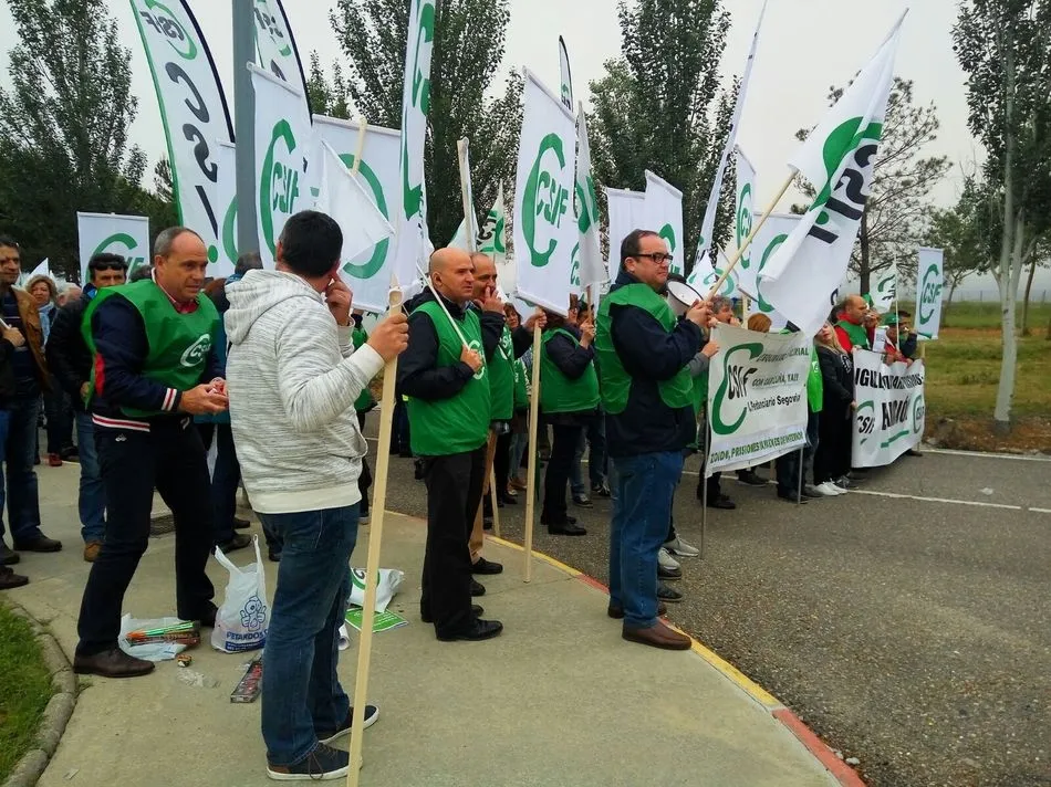 Foto 2 - Csif pide en Topas la equiparaci&oacute;n salarial de los empleados p&uacute;blicos de prisiones