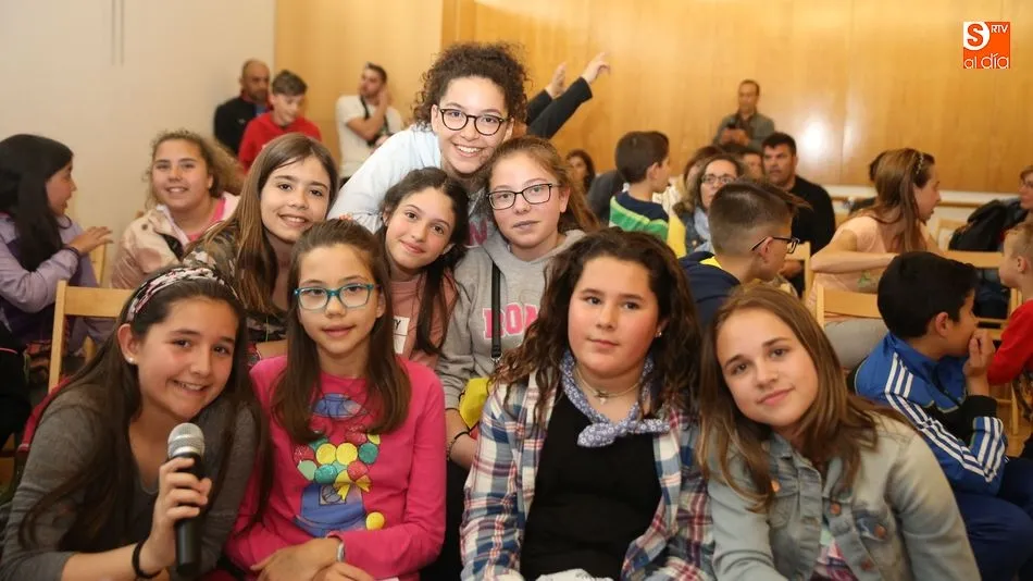 Varios niños participantes, durante el acto. Fotos: Alberto Martín