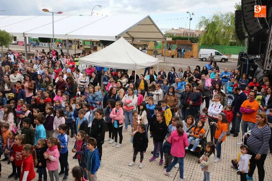 Foto 9 - Disfraces, m&uacute;sica y mucha diversi&oacute;n en la gran fiesta infantil &lsquo;Canta Juegos&rsquo; de Villares
