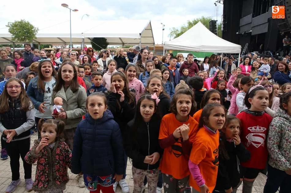 Foto 5 - Disfraces, m&uacute;sica y mucha diversi&oacute;n en la gran fiesta infantil &lsquo;Canta Juegos&rsquo; de Villares