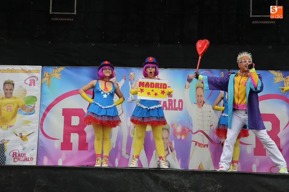 Foto 3 - Disfraces, m&uacute;sica y mucha diversi&oacute;n en la gran fiesta infantil &lsquo;Canta Juegos&rsquo; de Villares