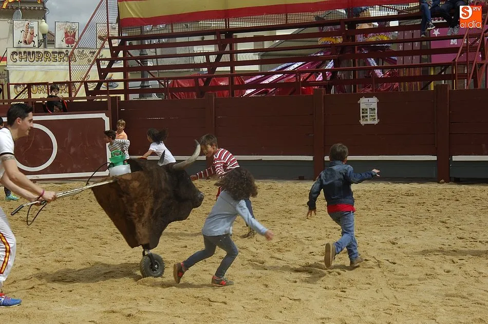 Foto 7 - Los ni&ntilde;os de La Fuente disfrutan de su propio encierro  