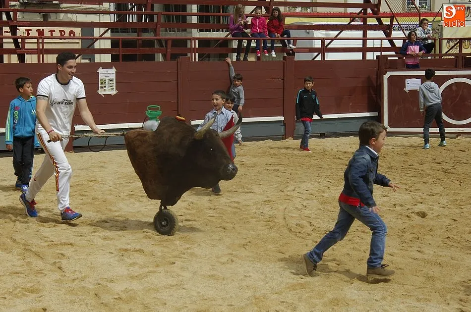 Foto 8 - Los ni&ntilde;os de La Fuente disfrutan de su propio encierro  