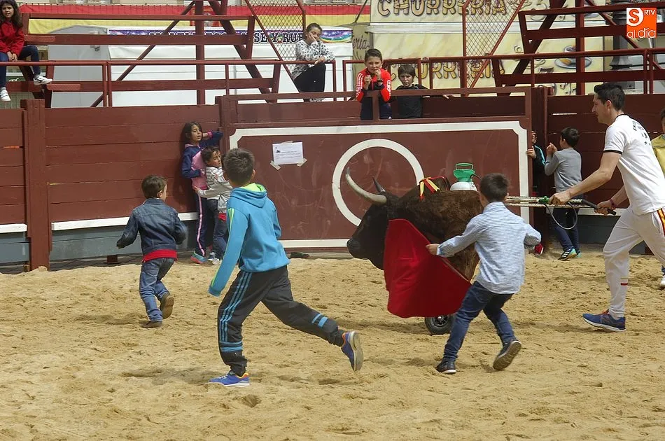 Foto 9 - Los ni&ntilde;os de La Fuente disfrutan de su propio encierro  