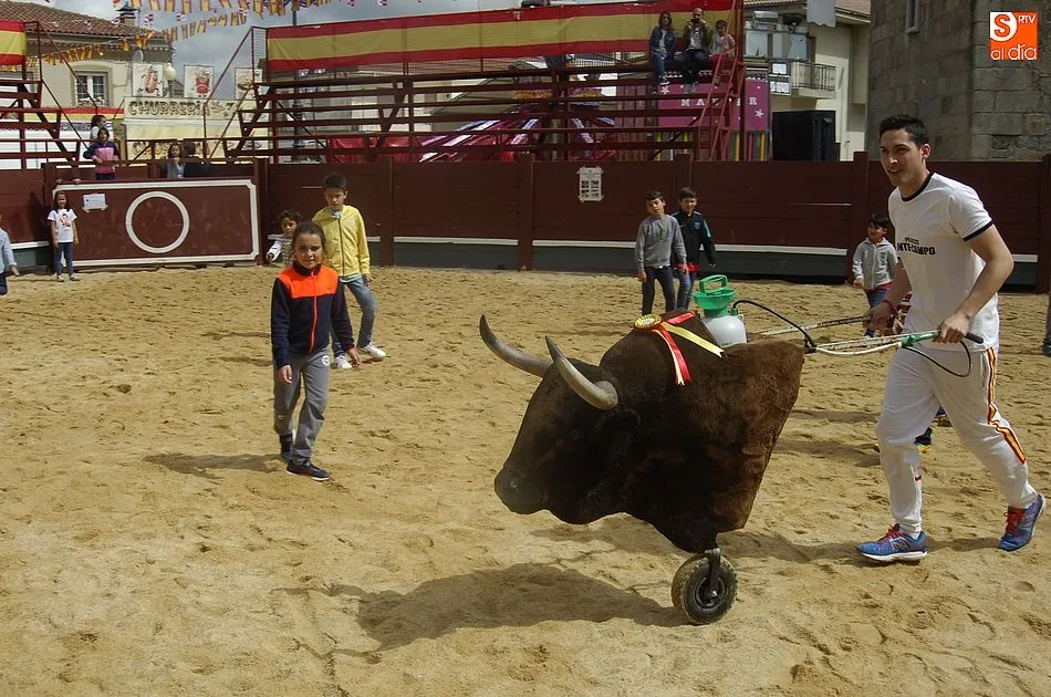 Foto 5 - Los ni&ntilde;os de La Fuente disfrutan de su propio encierro  