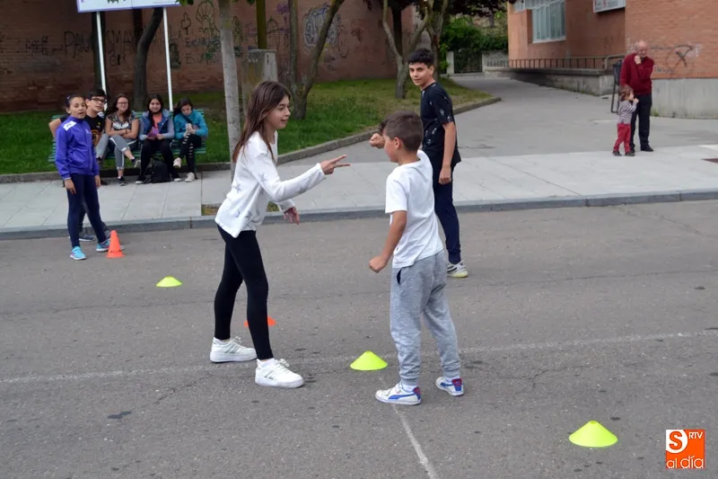 Foto 6 - Decenas de ni&ntilde;os participan en la fiesta fin de curso de las Escuelas Deportivas municipales