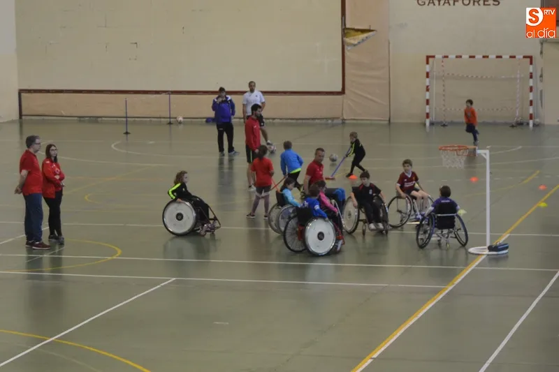 Foto 4 - Decenas de ni&ntilde;os participan en la fiesta fin de curso de las Escuelas Deportivas municipales