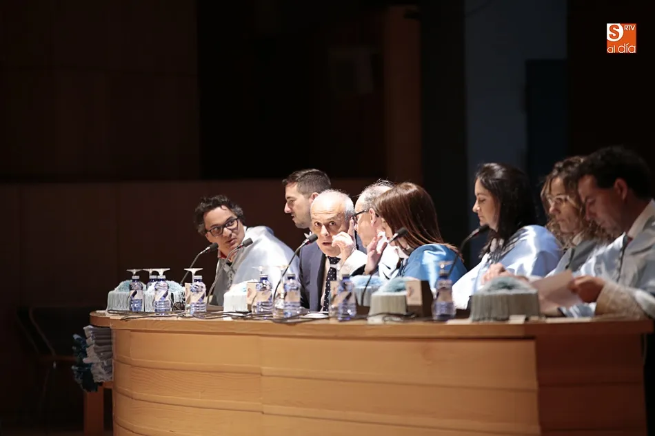Foto 8 - Imposici&oacute;n de becas a los alumnos de Educaci&oacute;n