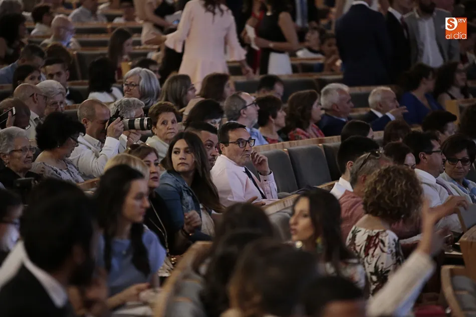Foto 3 - Imposici&oacute;n de becas a los alumnos de Educaci&oacute;n