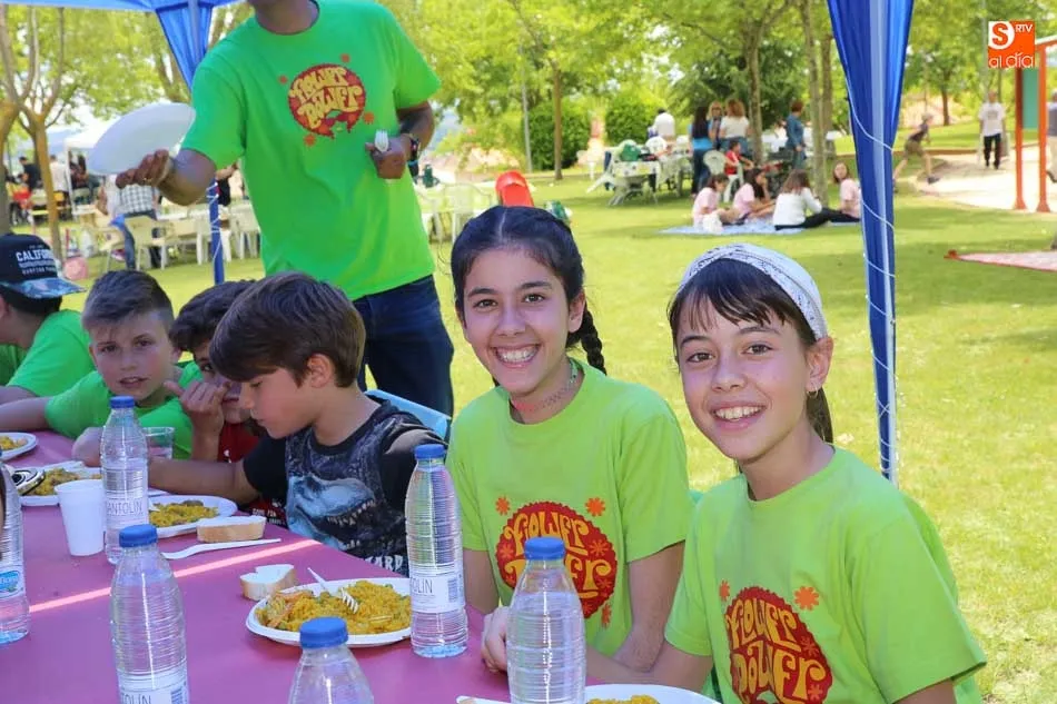 Foto 10 - La paella popular y solidaria de Cabrerizos re&uacute;ne a vecinos y amigos