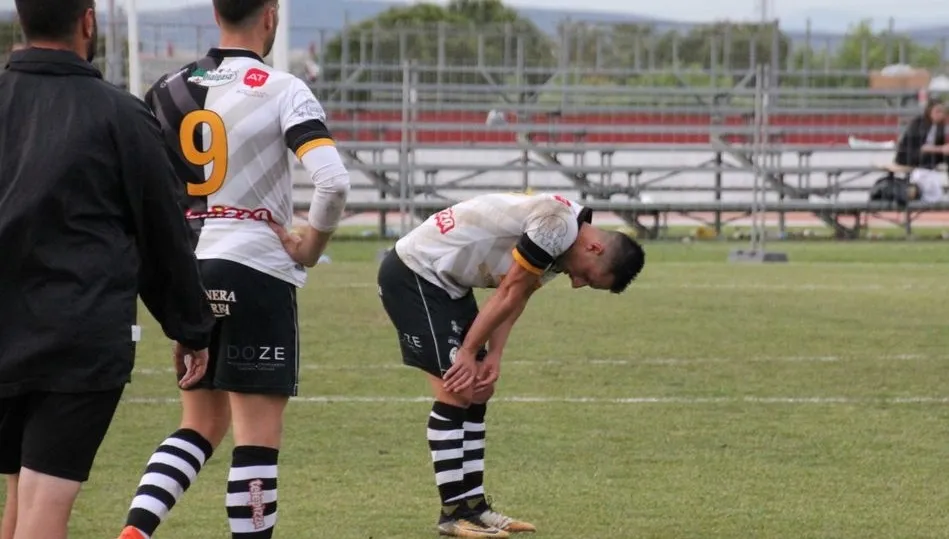 Piojo, desolado tras caer en Don Benito. Foto: Carlos Pino/El Periódico