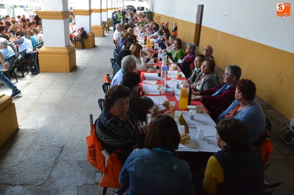 Foto 4 - El Encuentro de Encajeras revalida su &eacute;xito con gran ambiente y Jos&eacute; Pinto como invitado estelar  