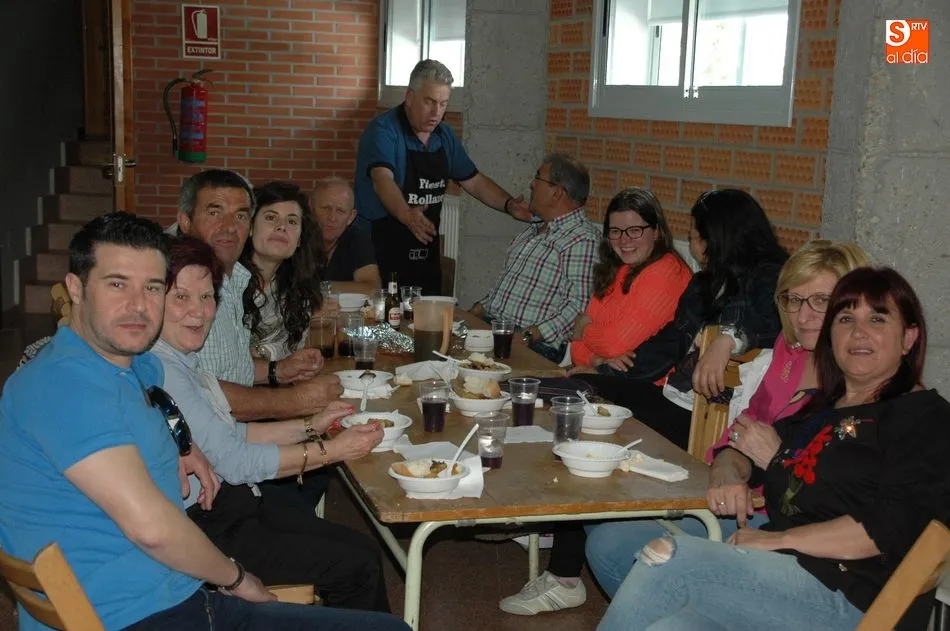 Foto 4 - Entretenido encierro con vacas de Rollanejo para celebrar las fiestas del Sant&iacute;simo  