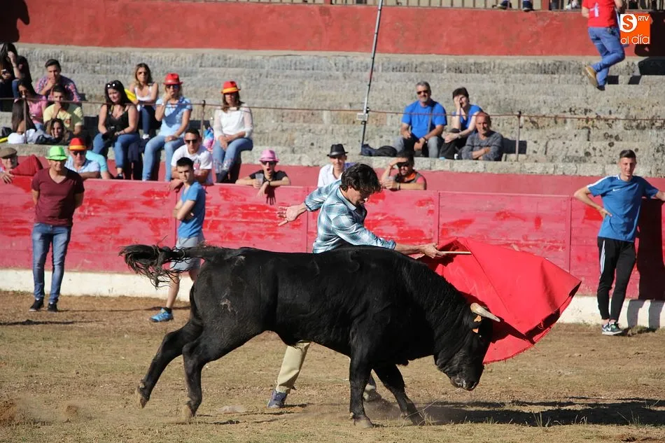 Foto 6 - Las pe&ntilde;as imprimen en la capea todo el ambiente con La Alterada 2.0  