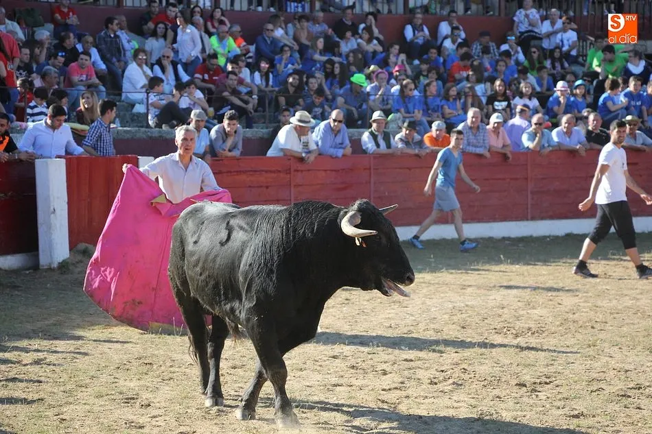 Foto 5 - Las pe&ntilde;as imprimen en la capea todo el ambiente con La Alterada 2.0  