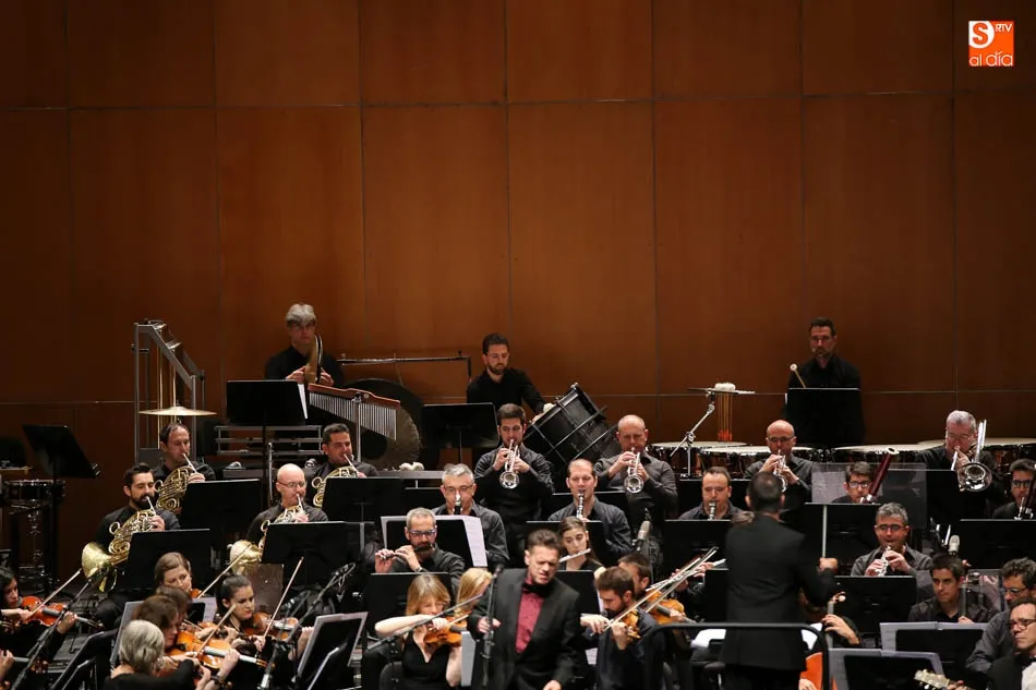 Foto 8 - Santiago Auser&oacute;n y la orquesta sinf&oacute;nica de Castilla Y le&oacute;n deslumbran en el CAEM
