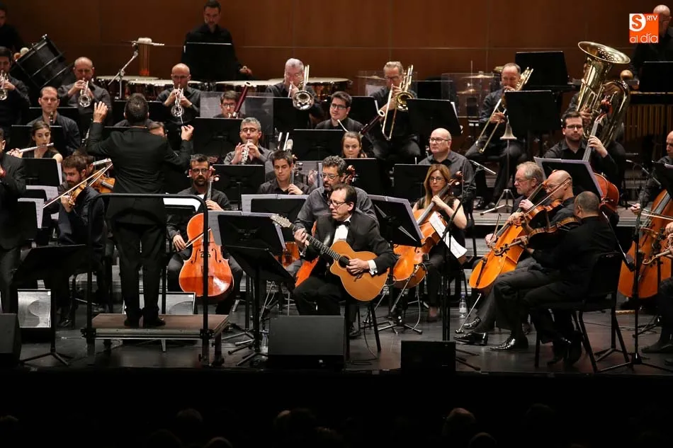 Foto 7 - Santiago Auser&oacute;n y la orquesta sinf&oacute;nica de Castilla Y le&oacute;n deslumbran en el CAEM