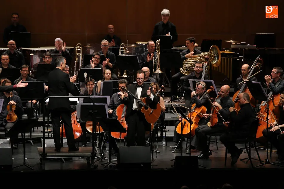 Foto 6 - Santiago Auser&oacute;n y la orquesta sinf&oacute;nica de Castilla Y le&oacute;n deslumbran en el CAEM