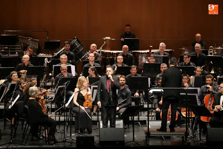 Foto 5 - Santiago Auser&oacute;n y la orquesta sinf&oacute;nica de Castilla Y le&oacute;n deslumbran en el CAEM