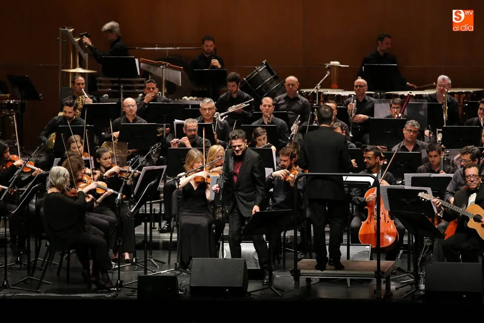 Foto 4 - Santiago Auser&oacute;n y la orquesta sinf&oacute;nica de Castilla Y le&oacute;n deslumbran en el CAEM