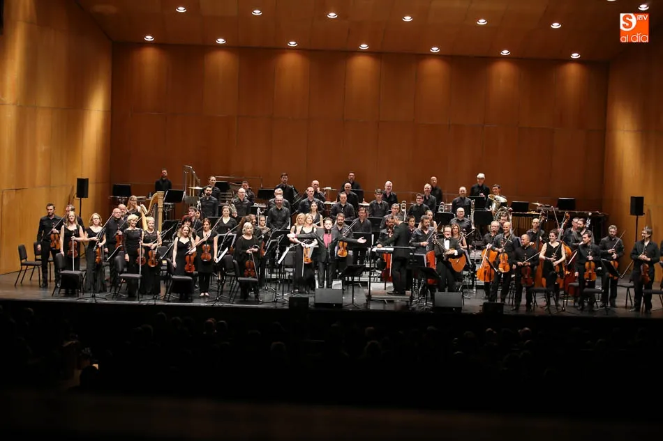 Foto 3 - Santiago Auser&oacute;n y la orquesta sinf&oacute;nica de Castilla Y le&oacute;n deslumbran en el CAEM