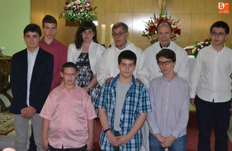 Foto 4 - Siete j&oacute;venes reciben el Sacramento de la Confirmaci&oacute;n en la Parroquia de F&aacute;tima  