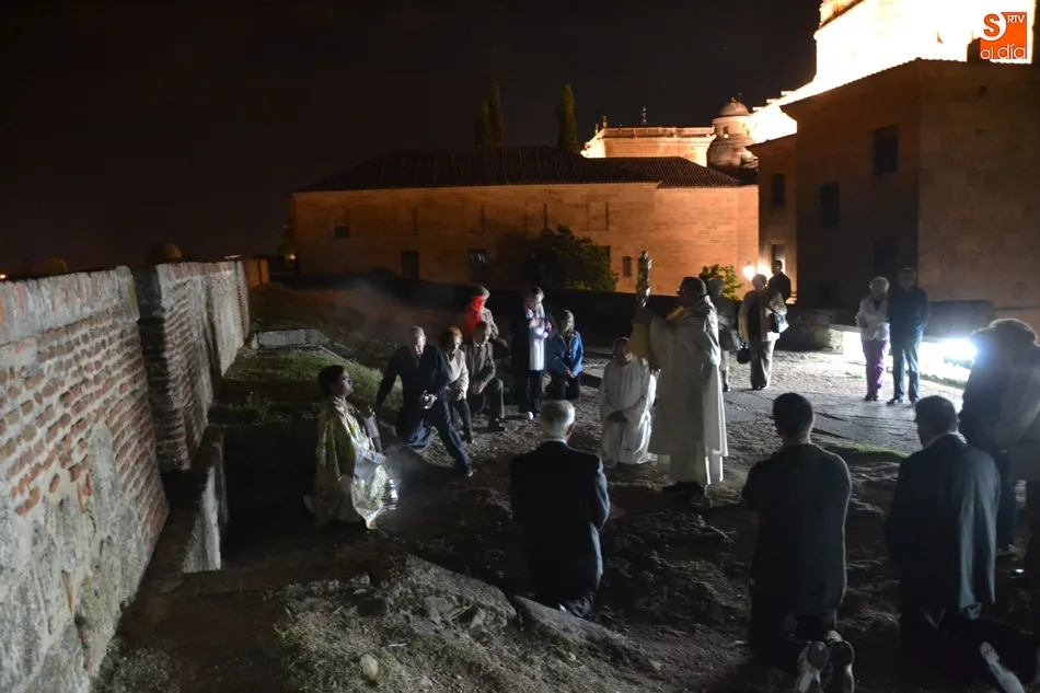 Foto 10 - El Sant&iacute;simo vuelve a salir de la Catedral cerca de la medianoche tres a&ntilde;os despu&eacute;s  