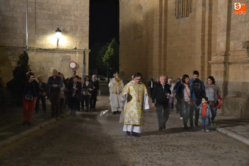 Foto 7 - El Sant&iacute;simo vuelve a salir de la Catedral cerca de la medianoche tres a&ntilde;os despu&eacute;s  