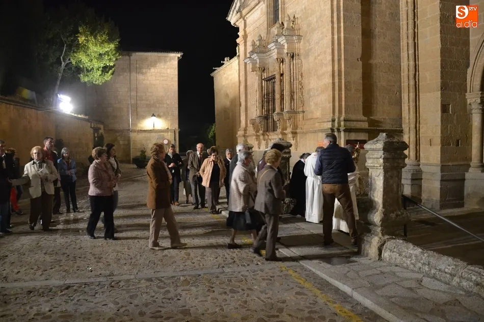 Foto 3 - El Sant&iacute;simo vuelve a salir de la Catedral cerca de la medianoche tres a&ntilde;os despu&eacute;s  