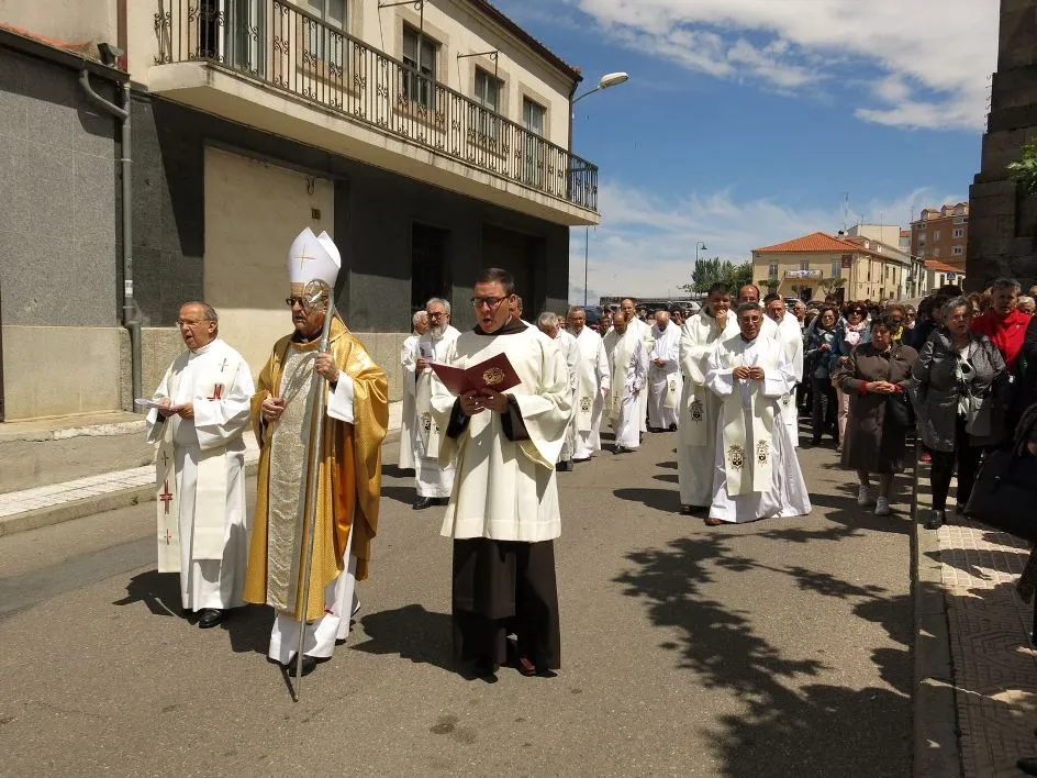 Foto 3 - M&aacute;s de 400 peregrinos ganan el Jubileo con la Di&oacute;cesis de Salamanca