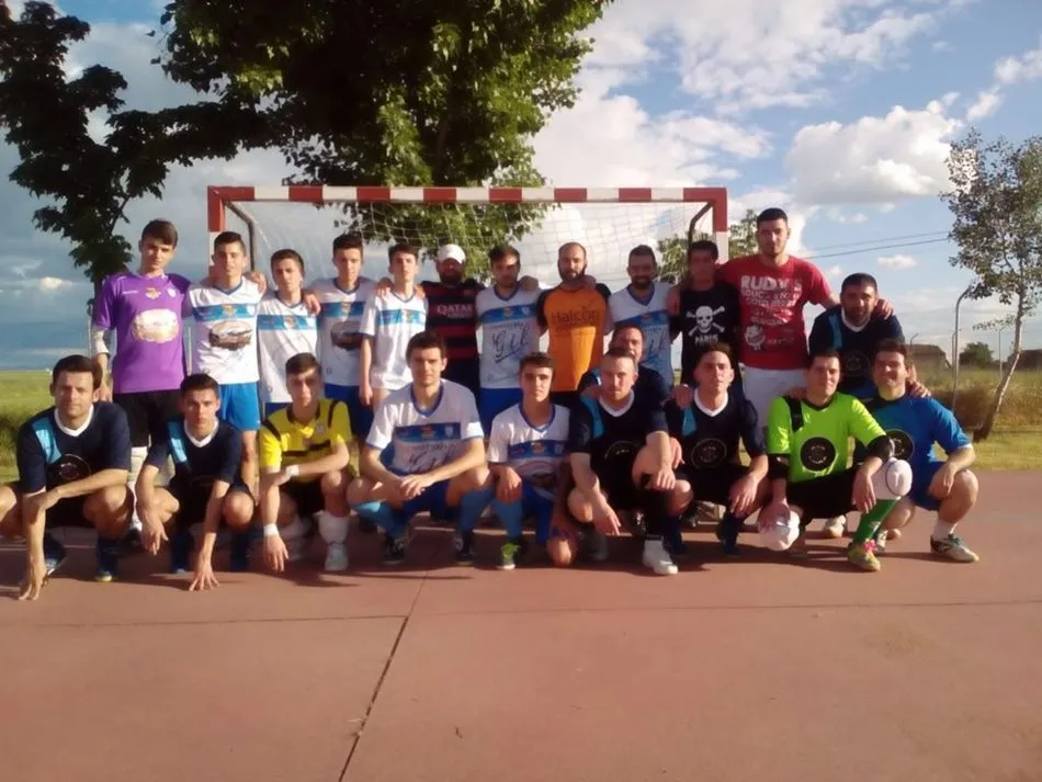 Jugadores del partido de fútbol disputado tras el homenaje a Álvaro Pinto