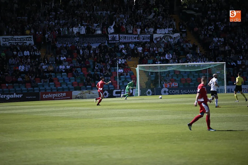 Foto 8 - El Salmantino UDS llega tarde a un Helm&aacute;ntico de gala y se la volver&aacute; a jugar fuera de casa ante...