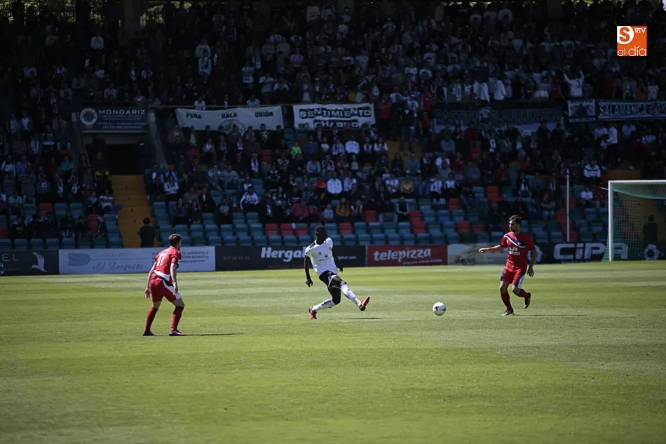 Foto 6 - El Salmantino UDS llega tarde a un Helm&aacute;ntico de gala y se la volver&aacute; a jugar fuera de casa ante...