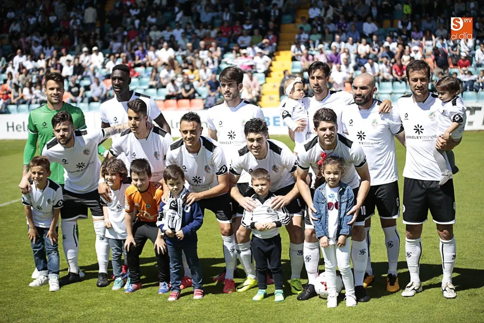 Foto 5 - El Salmantino UDS llega tarde a un Helm&aacute;ntico de gala y se la volver&aacute; a jugar fuera de casa ante...
