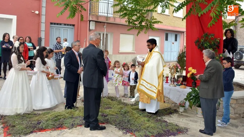 Foto 6 - Tres altares para recibir la Custodia en la procesi&oacute;n del domingo de Corpus
