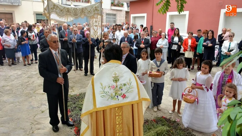 Foto 5 - Tres altares para recibir la Custodia en la procesi&oacute;n del domingo de Corpus