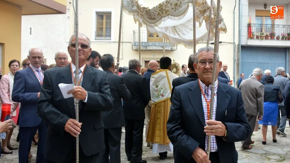 Foto 3 - Tres altares para recibir la Custodia en la procesi&oacute;n del domingo de Corpus