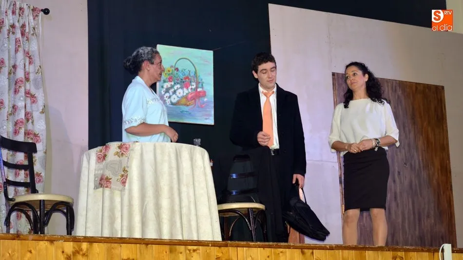 Foto 7 - La compa&ntilde;&iacute;a Cinco Sentidos ofreci&oacute; una divertida y emotiva representaci&oacute;n