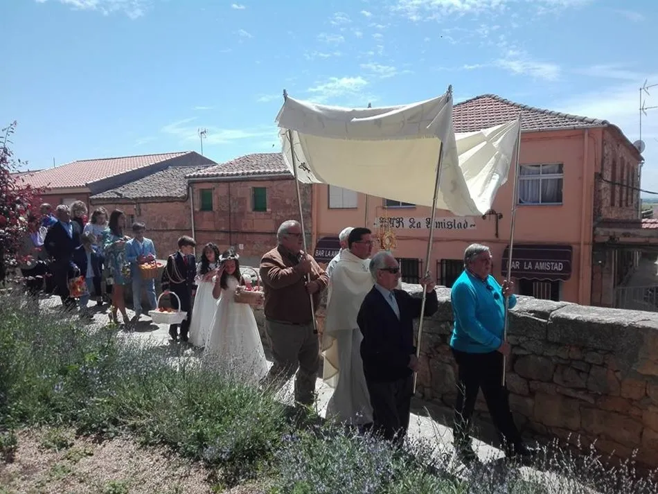 Foto 4 - La procesi&oacute;n del Corpus recorre Aldearrubia