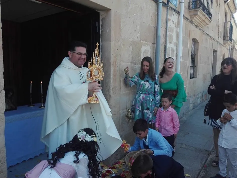 Foto 2 - La procesi&oacute;n del Corpus recorre Aldearrubia