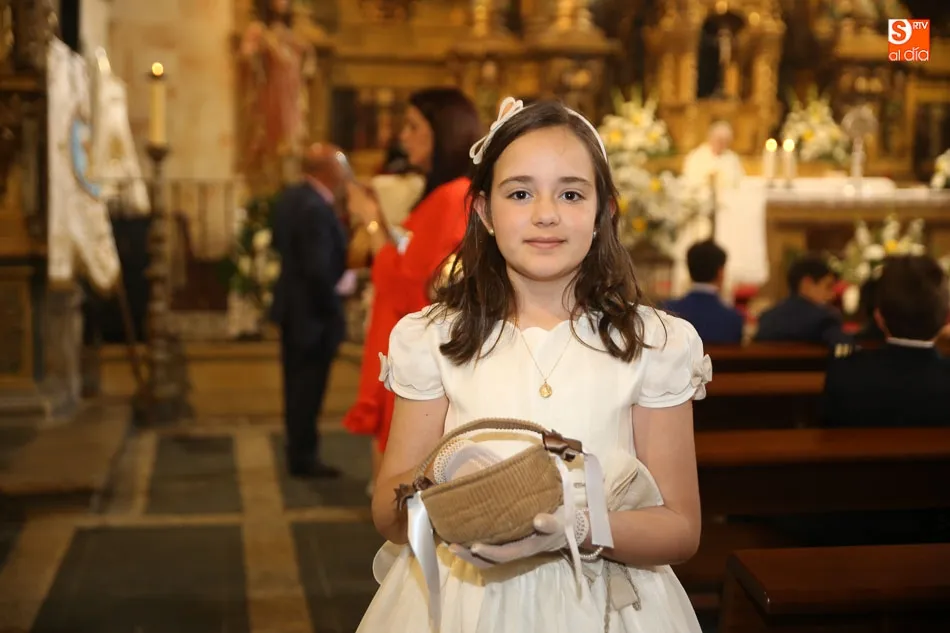 Foto 8 - Los vecinos de Villares celebran la procesi&oacute;n del Corpus  